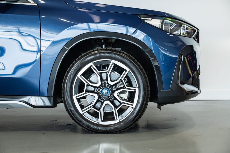 2025 BMW iX1 xDrive30 image 5