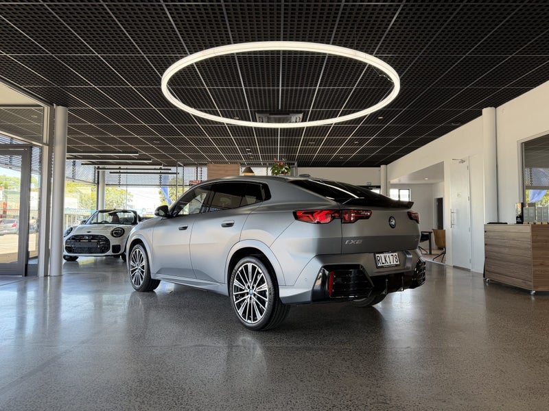 2025 BMW iX2 eDrive20 image 4