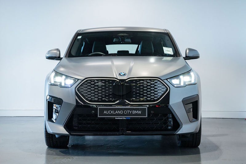 2025 BMW iX2 iX2 eDrive 20 image 2