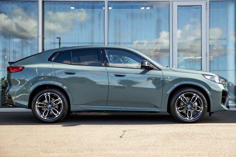 2025 BMW iX2 Ix2 Edrive20 image 3