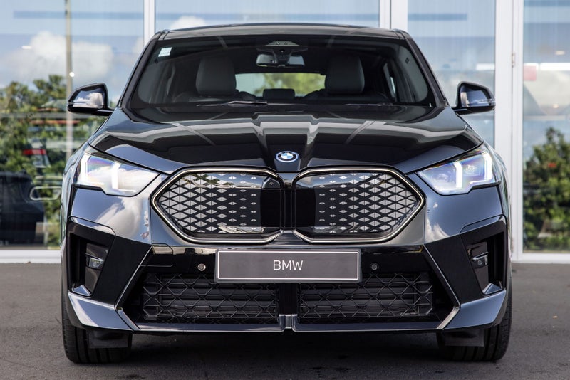 2025 BMW iX2 ix2 edrive20 image 2