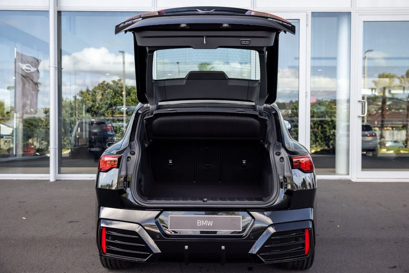 2025 BMW iX2 ix2 edrive20 image 4