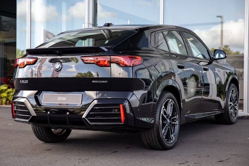 2025 BMW iX2 ix2 edrive20 image 5