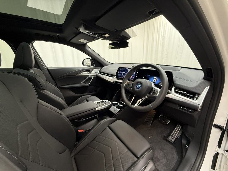 2025 BMW iX2 iX2 eDrive20 image 4