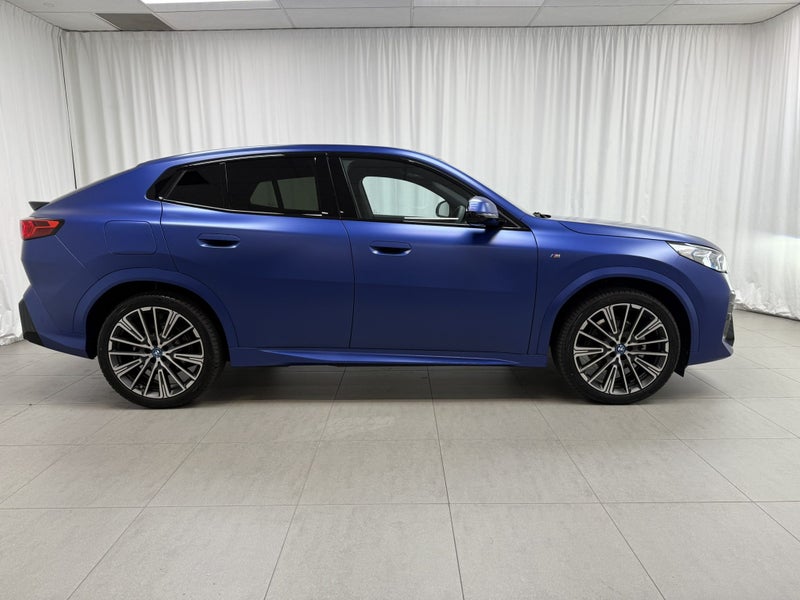 2025 BMW iX2 iX2 eDrive20 image 2