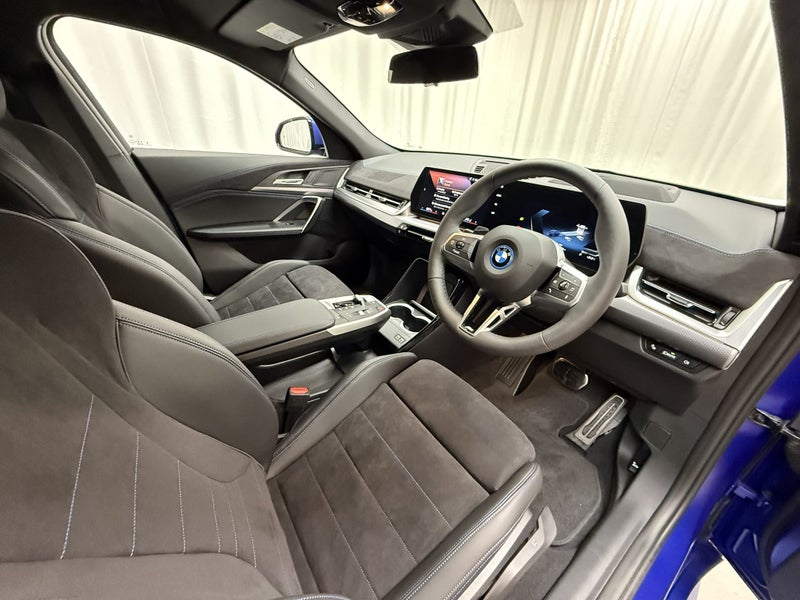 2025 BMW iX2 iX2 eDrive20 image 4