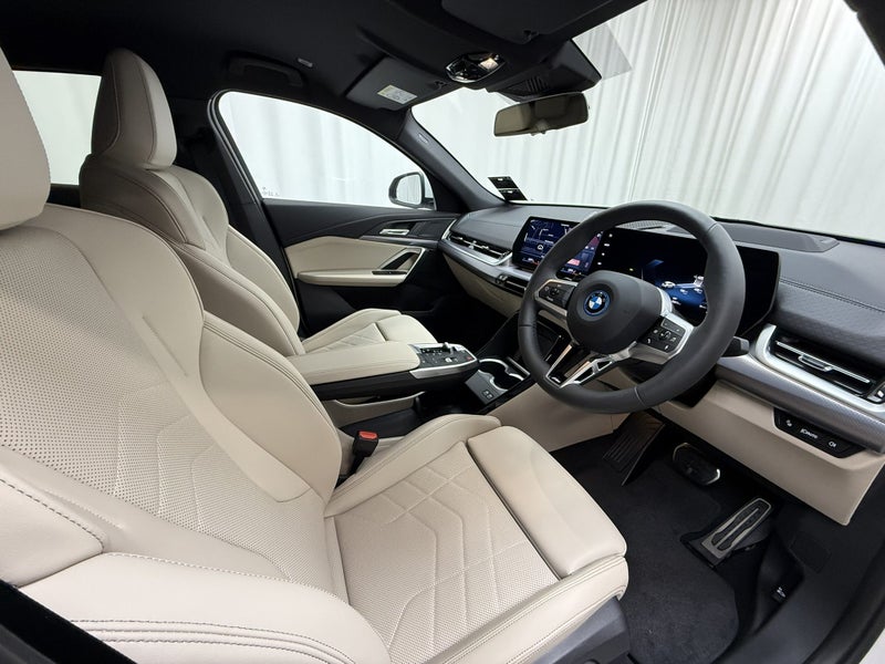 2025 BMW iX2 iX2 eDrive20 image 4