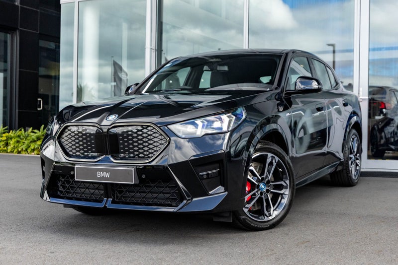 2025 BMW iX2 iX2 eDrive20 M Sport Pro Package image 1