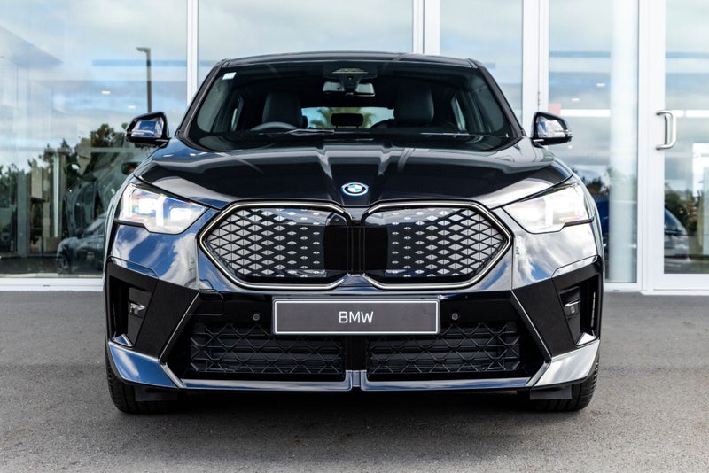 2025 BMW iX2 iX2 eDrive20 M Sport Pro Package image 2