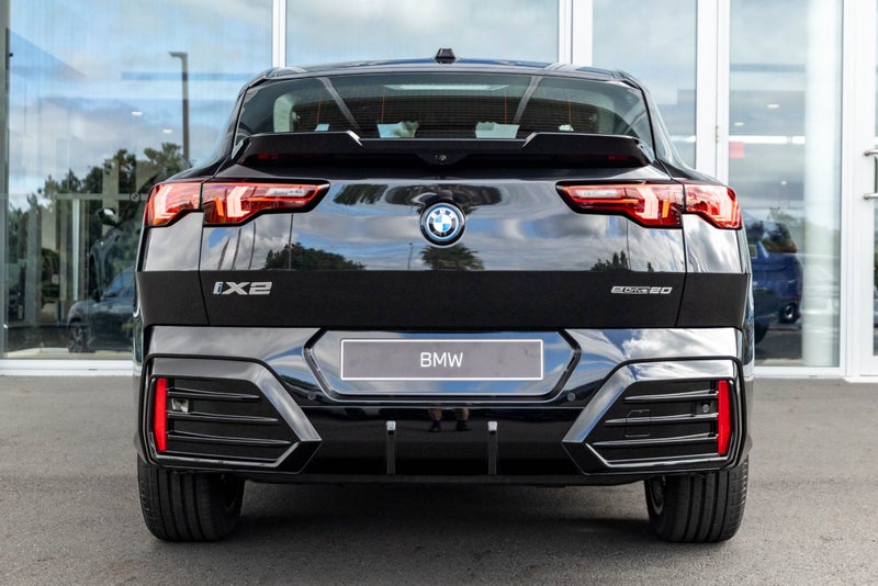 2025 BMW iX2 iX2 eDrive20 M Sport Pro Package image 3