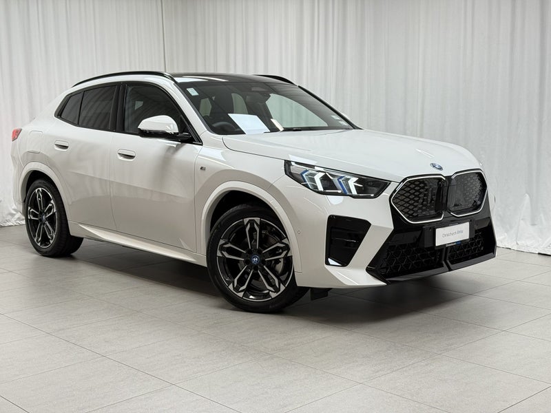 2025 BMW iX2 iX2 eDrive20 Motorsport image 1