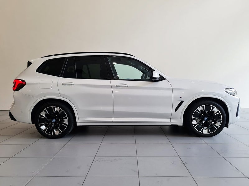 2025 BMW iX3 M Sport Impressive image 3