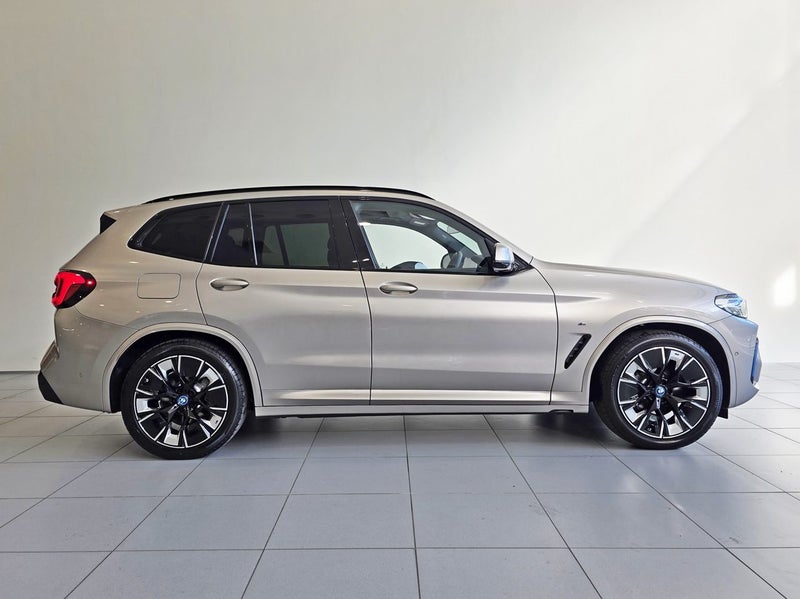 2025 BMW iX3 M Sport Impressive image 3