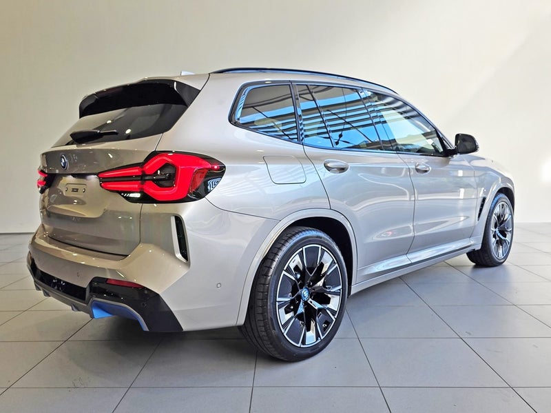 2025 BMW iX3 M Sport Impressive image 4