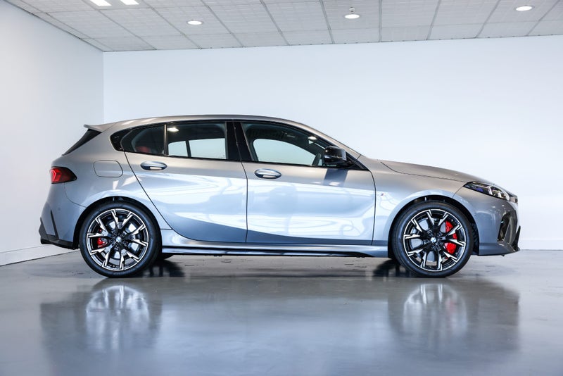 2025 BMW M135i Xdrive image 3