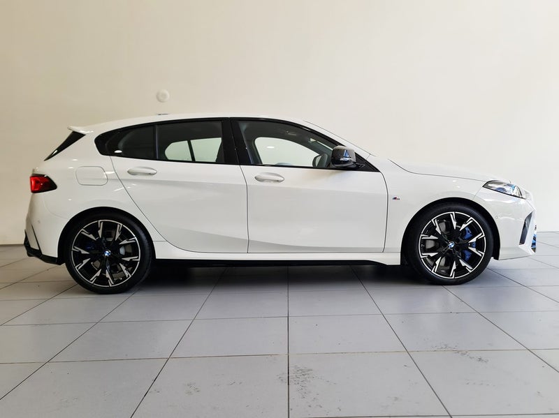 2025 BMW M135i xDrive Hatch image 3