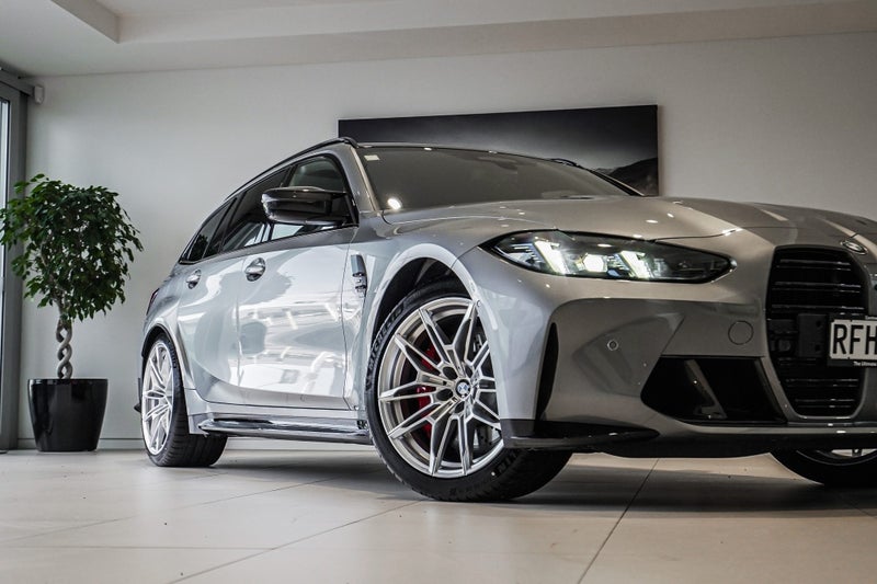 2025 BMW M3 Competition M xDrive Touring image 2