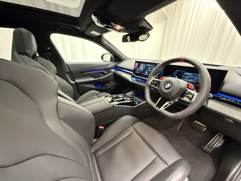 2025 BMW M5 M5 Touring image 4