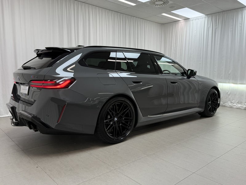 2025 BMW M5 M5 Touring image 3