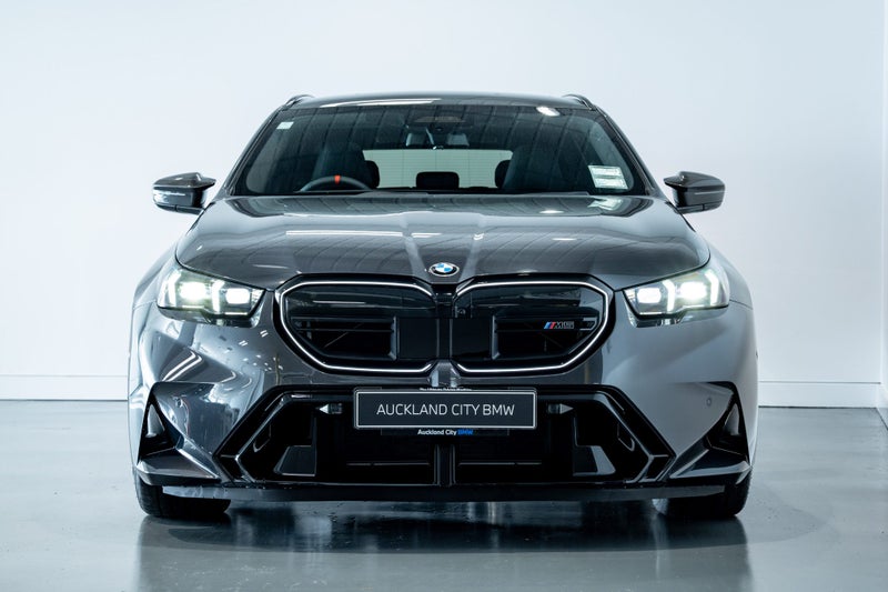 2025 BMW M5 Touring image 3