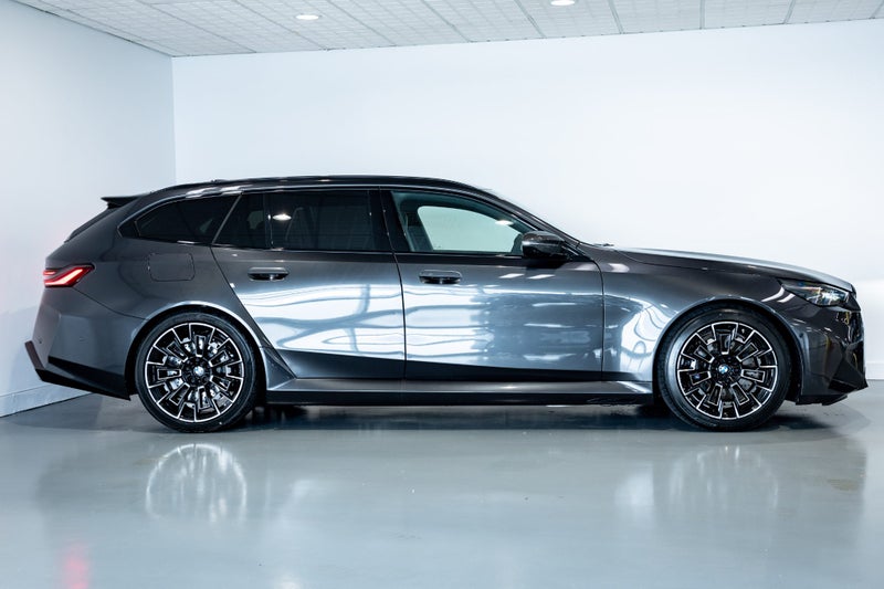 2025 BMW M5 Touring image 4