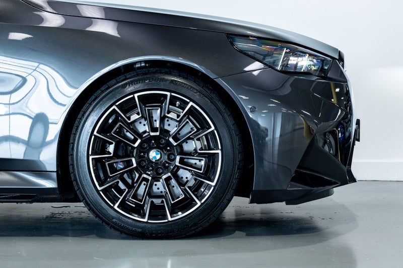 2025 BMW M5 Touring image 5