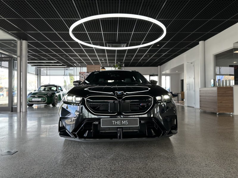 2025 BMW M5 Touring image 2