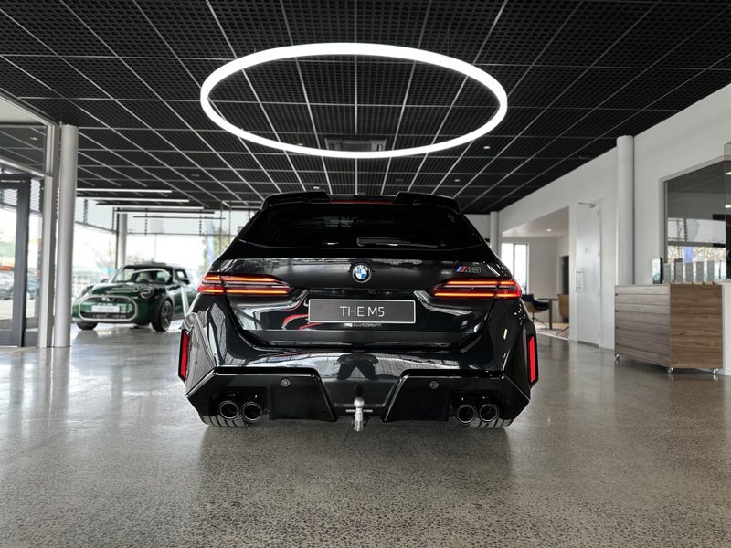 2025 BMW M5 Touring image 5