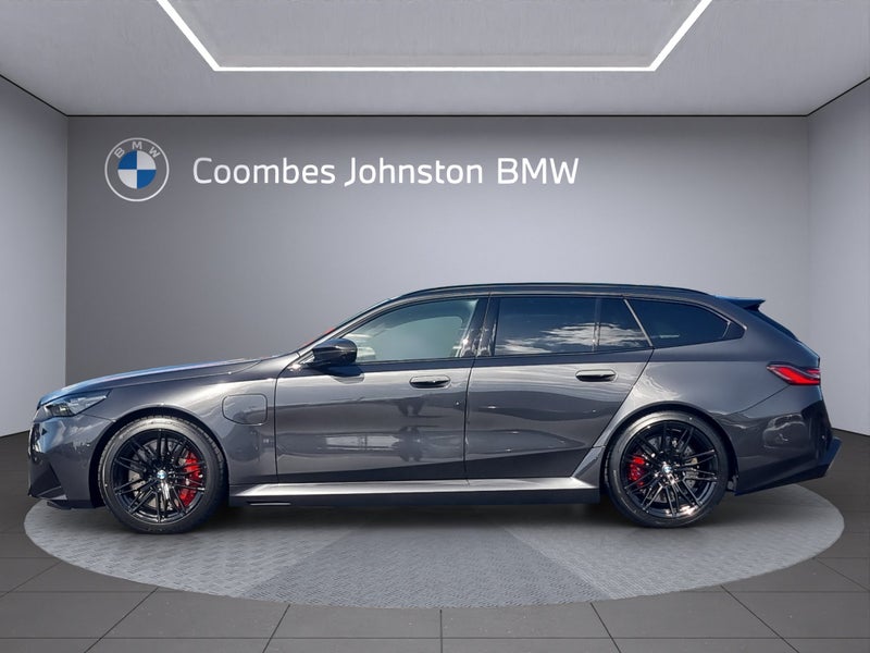 2025 BMW M5 Touring image 3