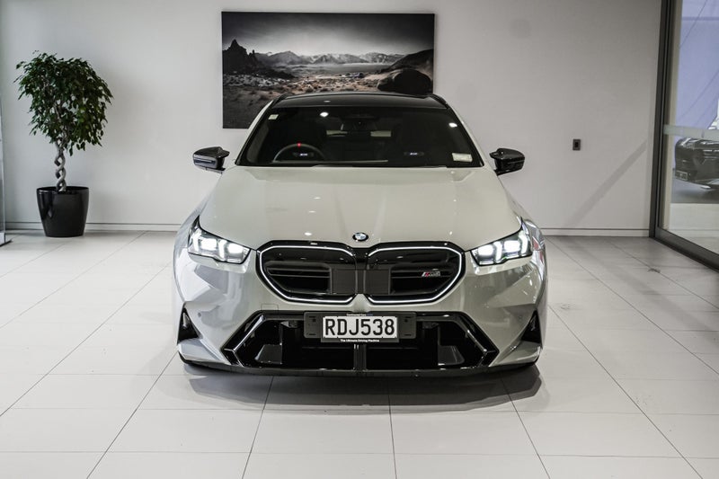 2025 BMW M5 Touring image 4