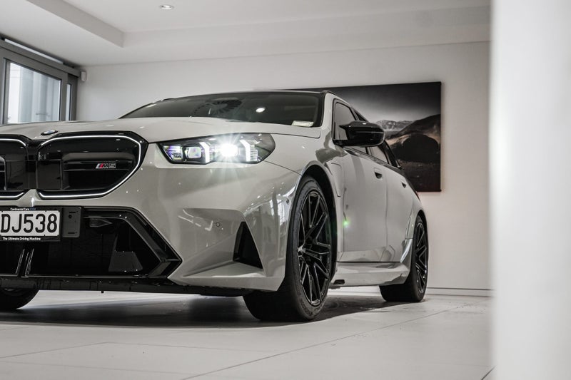 2025 BMW M5 Touring image 5