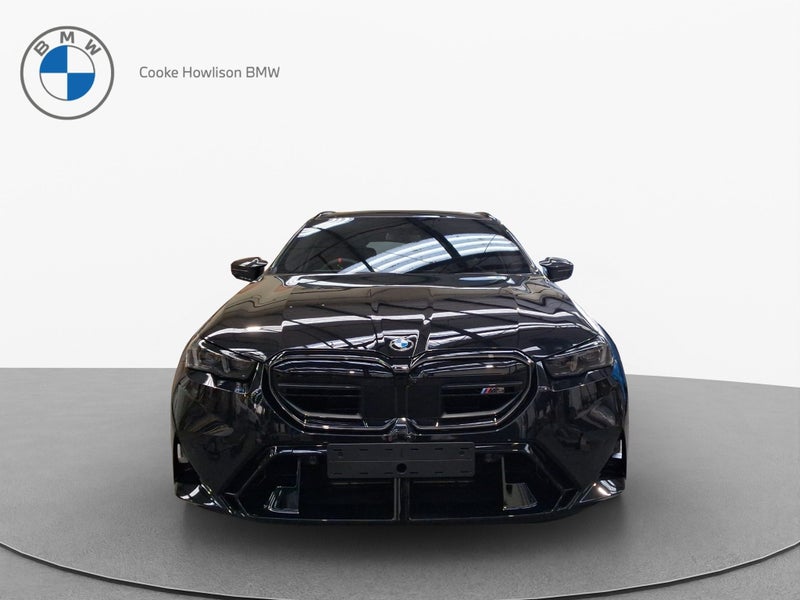 2025 BMW M5 Touring image 2