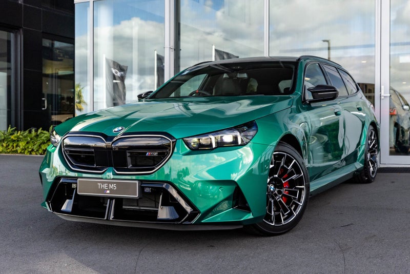 2025 BMW M5 Touring image 1