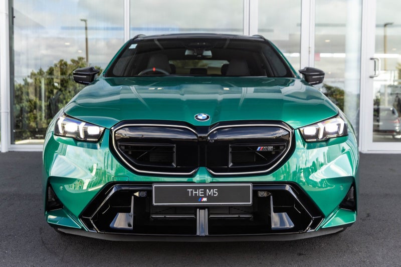 2025 BMW M5 Touring image 2