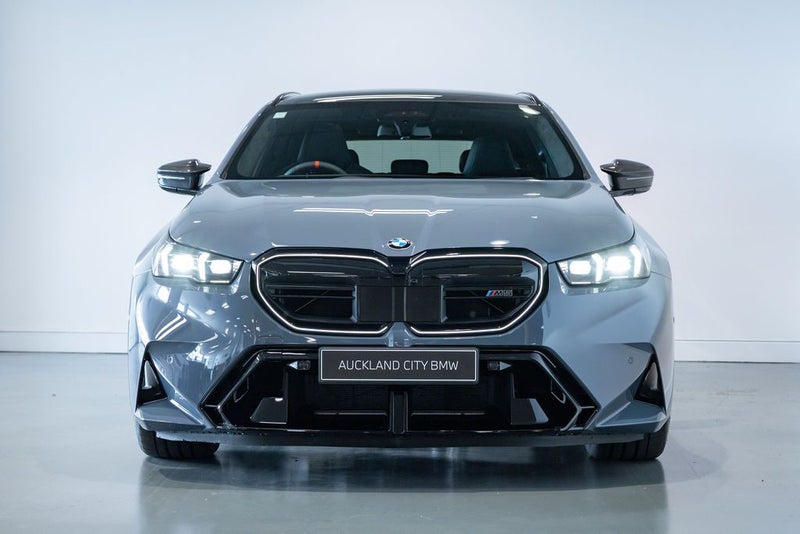 2025 BMW M5 Touring xDrive image 2
