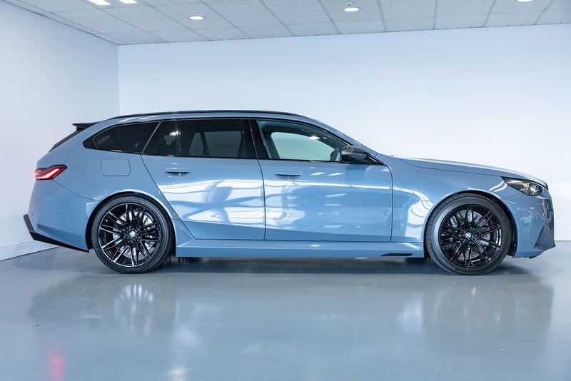 2025 BMW M5 Touring xDrive image 4