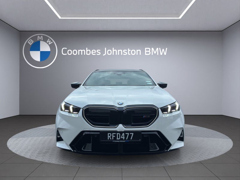 2025 BMW M5 Touring xDrive PHEV image 2
