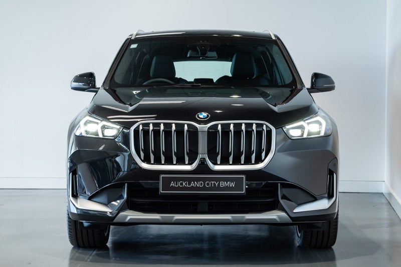 2025 BMW X1 18i sDrive with Innovations Package image 2