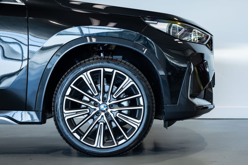 2025 BMW X1 18i sDrive with Innovations Package image 4