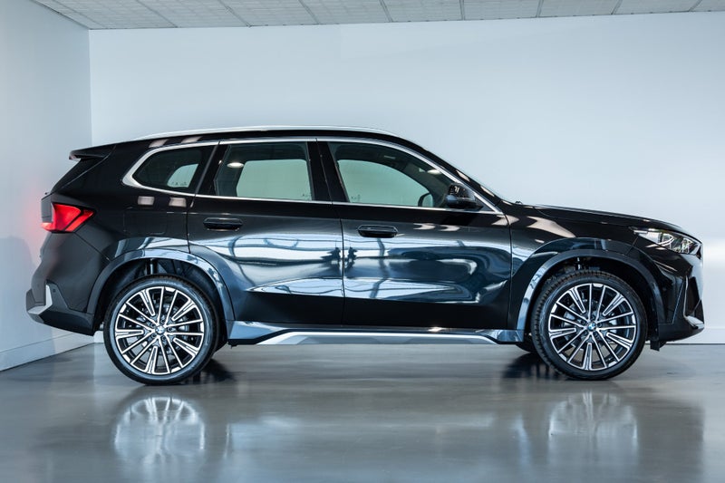 2025 BMW X1 18i sDrive with Innovations Package image 5
