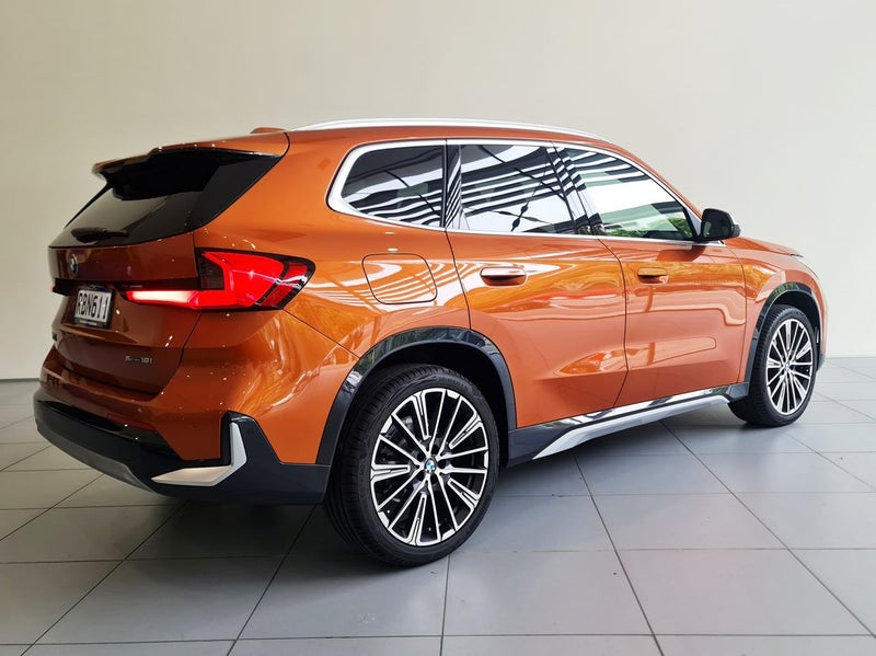 2025 BMW X1 S-drive18i X-Line Premium Utah Orange image 4