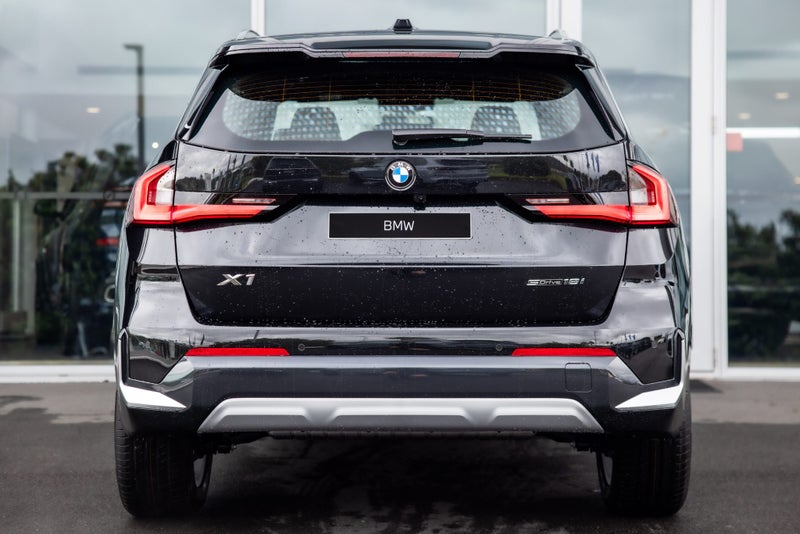 2025 BMW X1 sDrive18i image 3