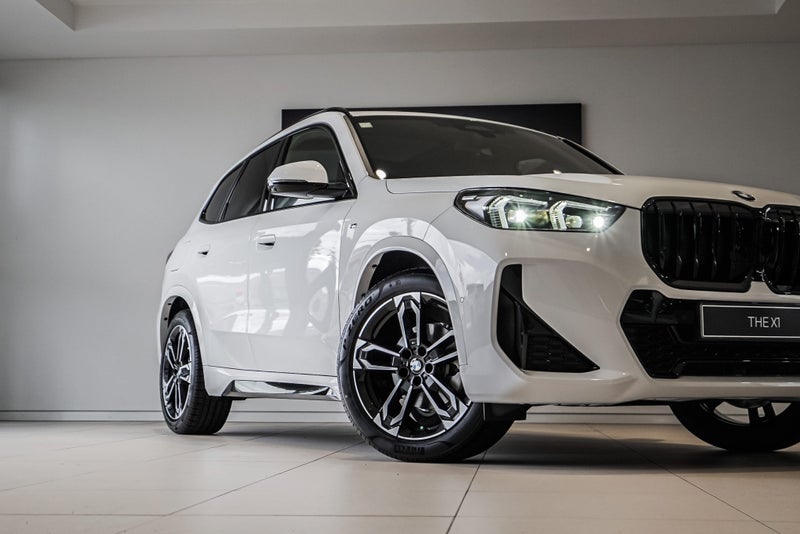 2025 BMW X1 sDrive18i image 2
