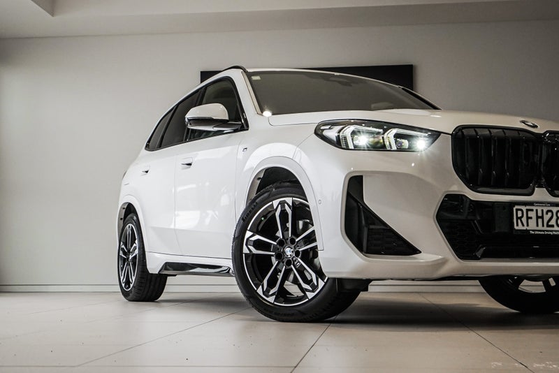 2025 BMW X1 sDrive18i image 2