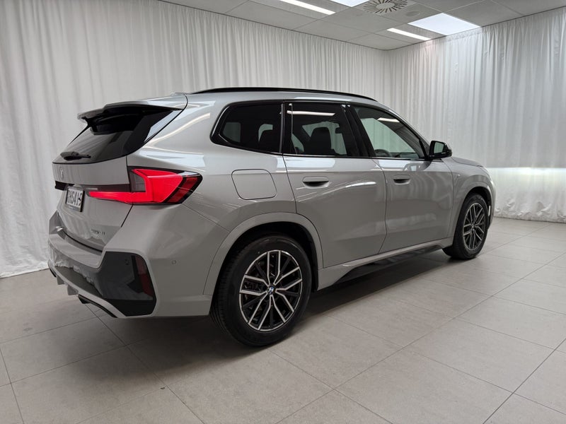 2025 BMW X1 sDrive18i Motorsport with Innovatio... image 3