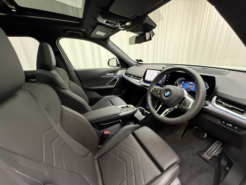 2025 BMW X1 sDrive18i Motorsport with Innovatio... image 4