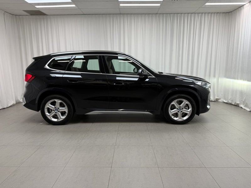 2025 BMW X1 xDrive25e image 2