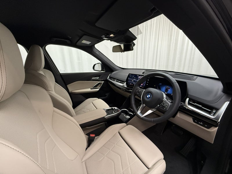 2025 BMW X1 xDrive25e image 4