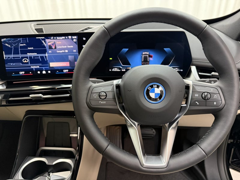 2025 BMW X1 xDrive25e image 5