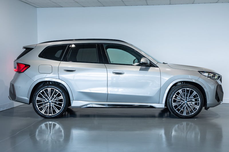2025 BMW X1 xDrive25e - Plug-in Hybrid with Inn... image 5